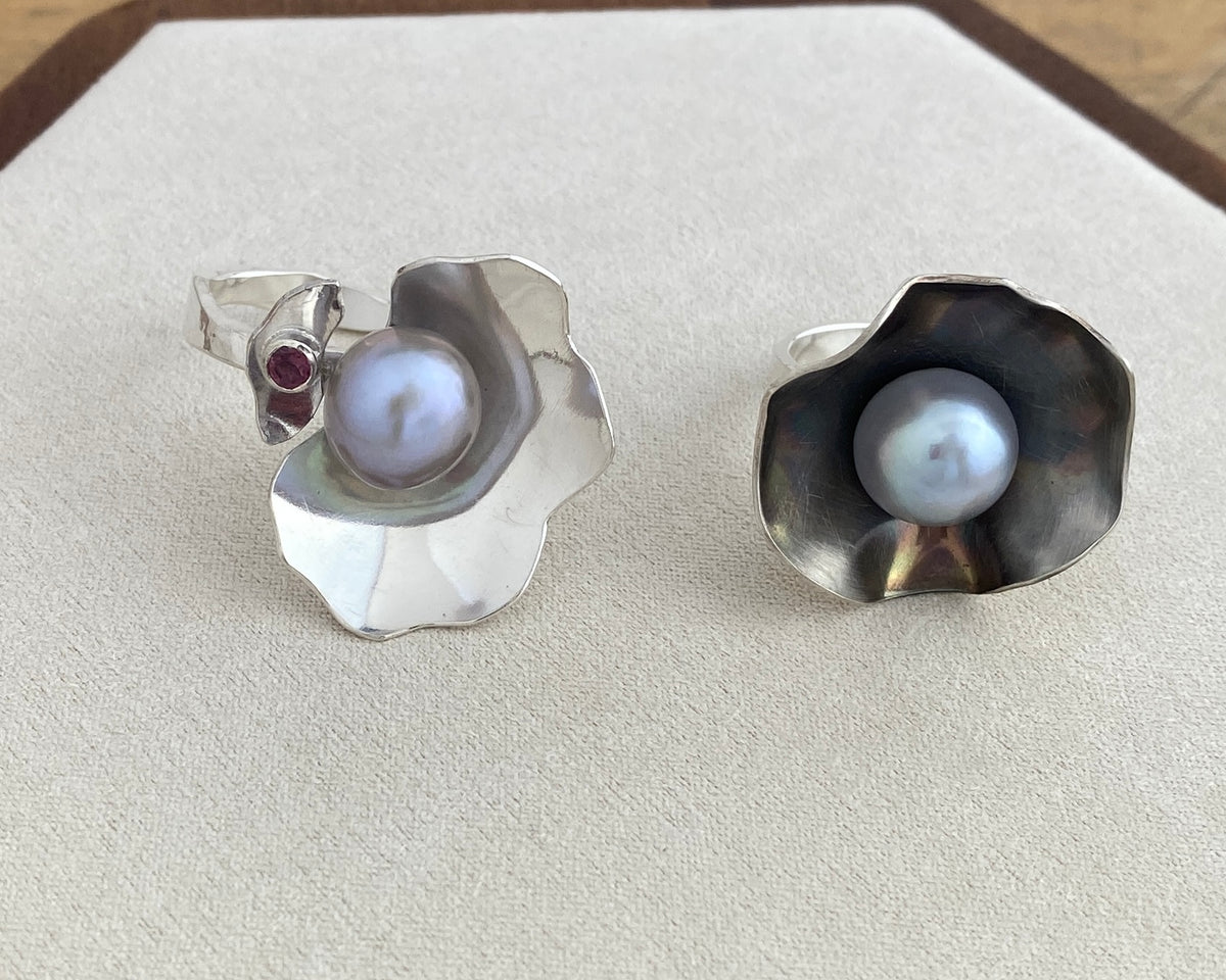 Anemone Ring — Silver Pearl