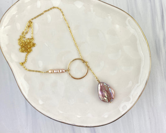 Pearl and gold lariat necklace, dainty, 20”,  pink Keshi pearl, bridal jewelry