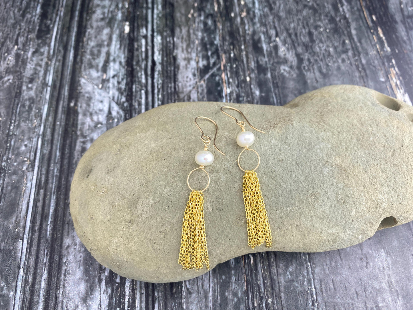 Pearl and gold chain fringe earrings