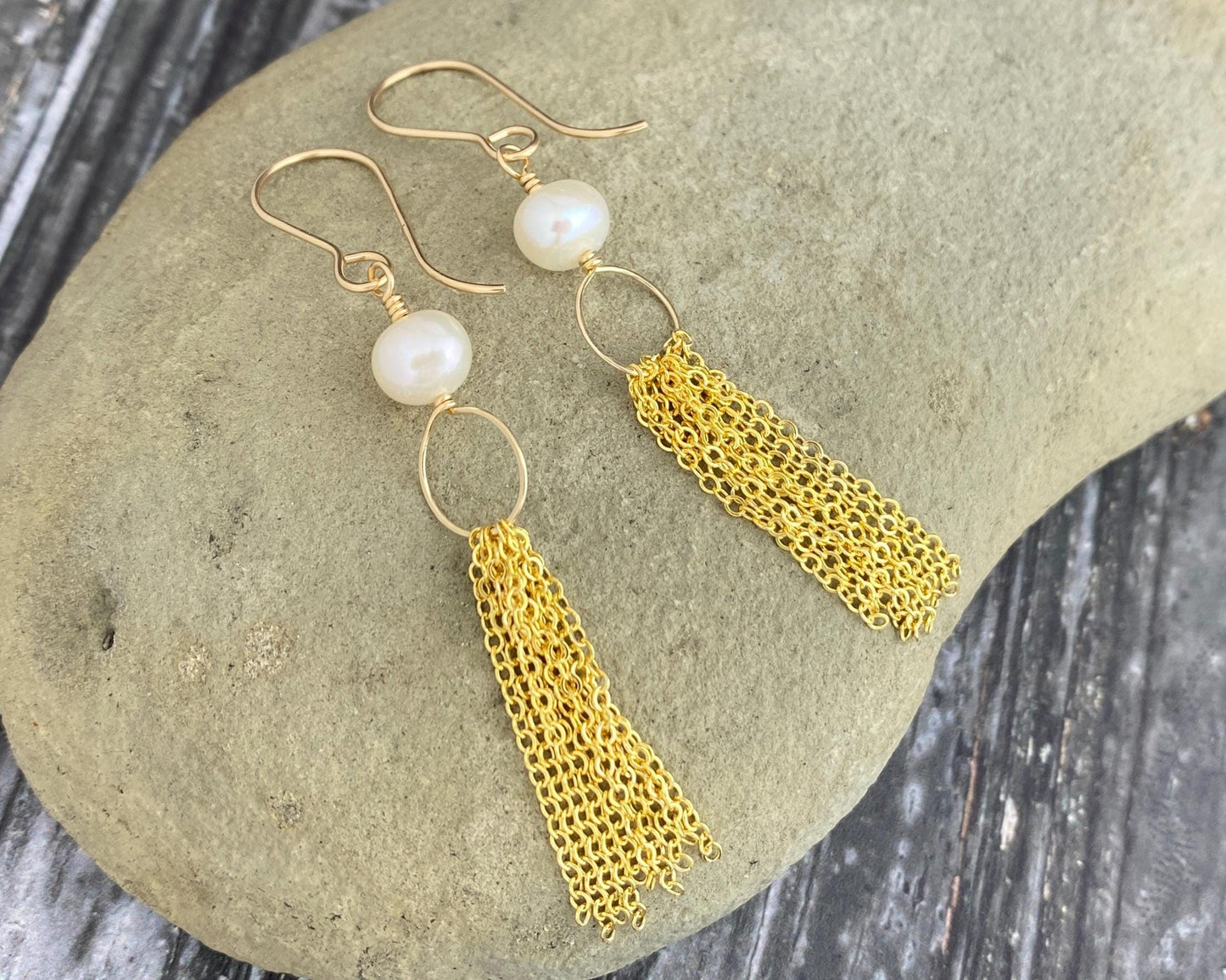 Pearl and gold chain fringe earrings