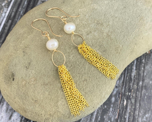 Pearl and gold chain fringe earrings