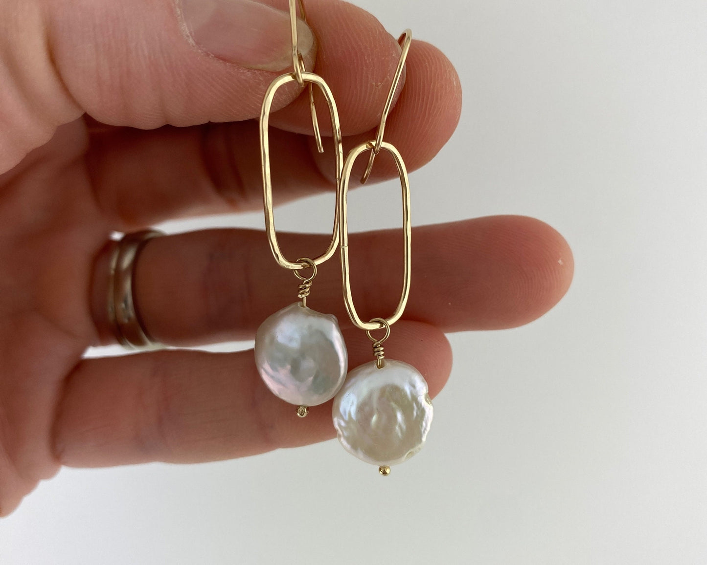 Pearl and gold rectangle earrings, hammered drops, bridal jewelry