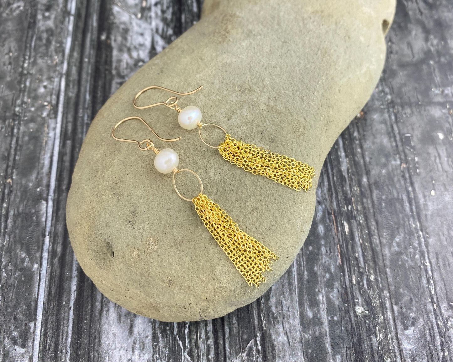 Pearl and gold chain fringe earrings