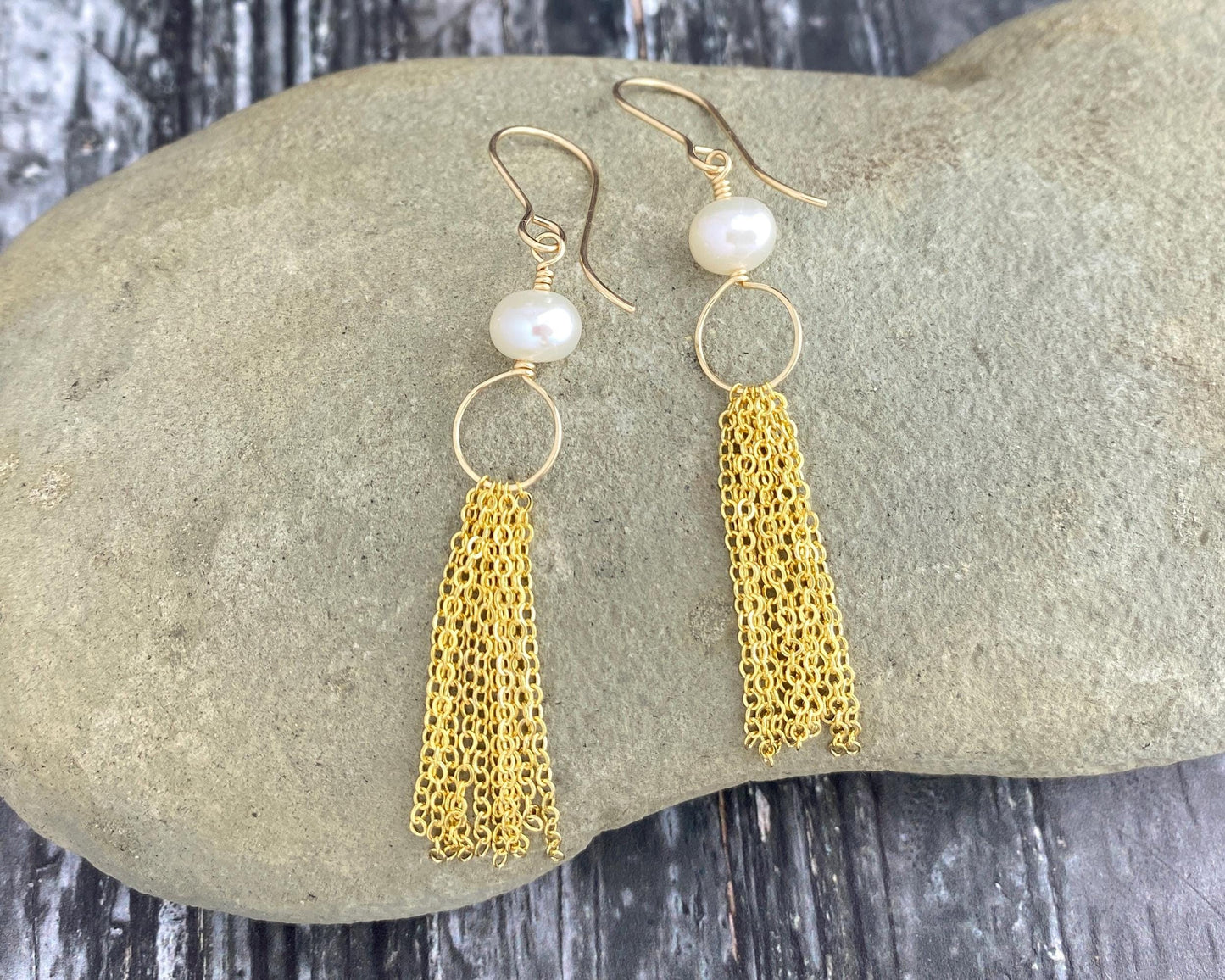 Pearl and gold chain fringe earrings