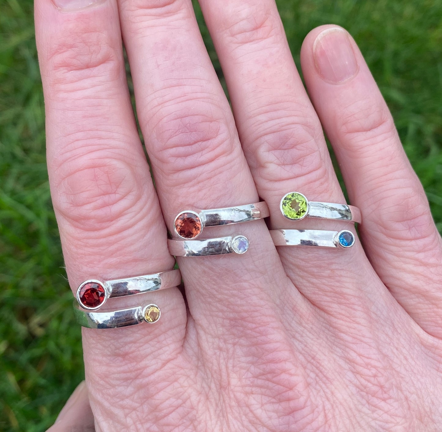 Peridot and blue topaz bypass ring, size 7 1/4, comfort fit band