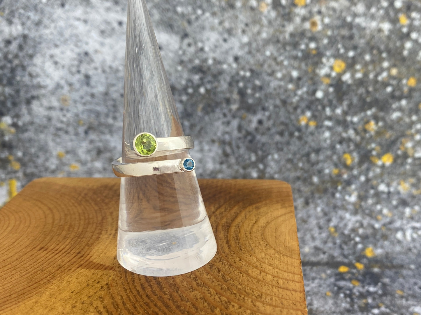 Peridot and blue topaz bypass ring, size 7 1/4, comfort fit band