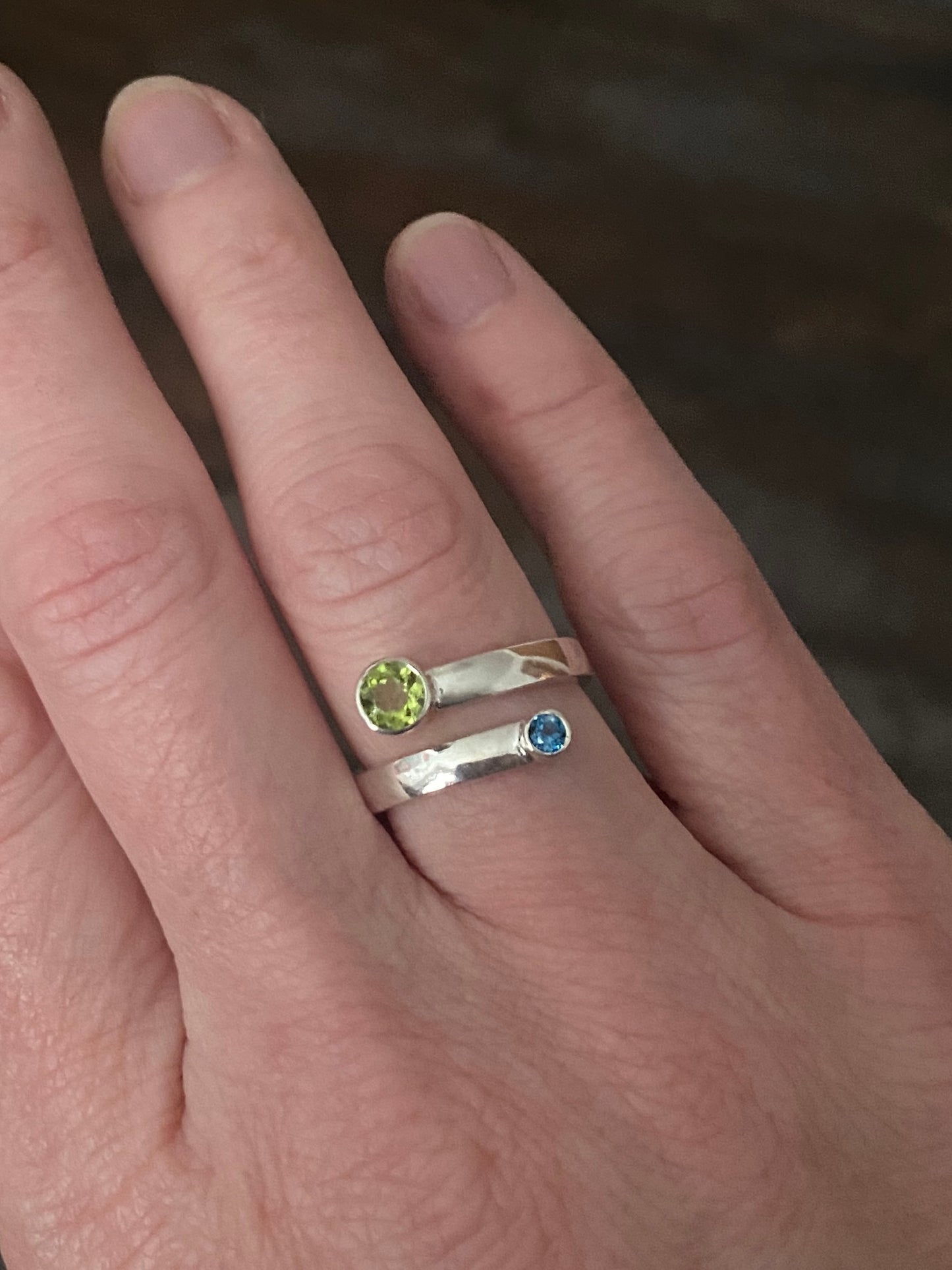 Peridot and blue topaz bypass ring, size 7 1/4, comfort fit band