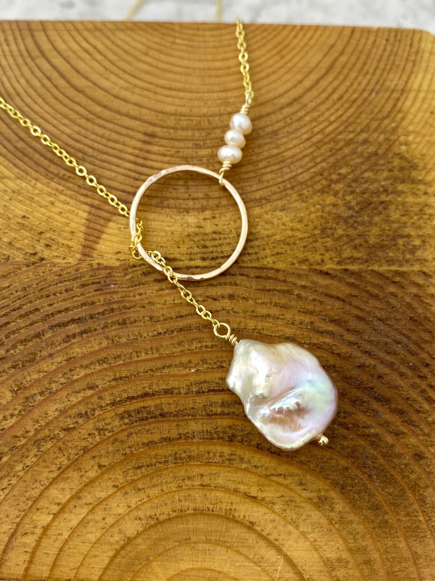 Blush Coastline Lariat — Gold and pink pearl necklace