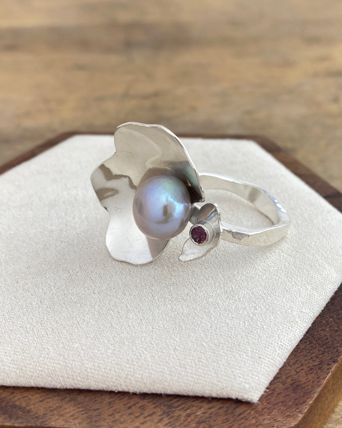 Anemone Ring — Silver Pearl & Spinel
