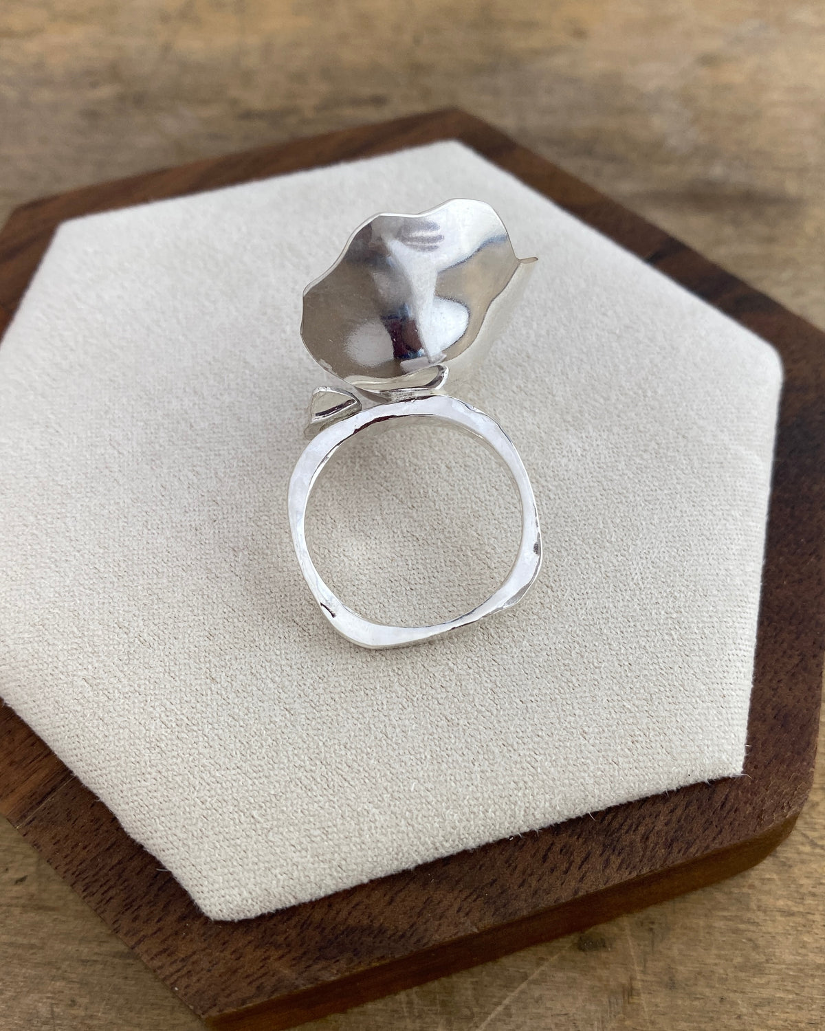 Anemone Ring — Silver Pearl & Spinel