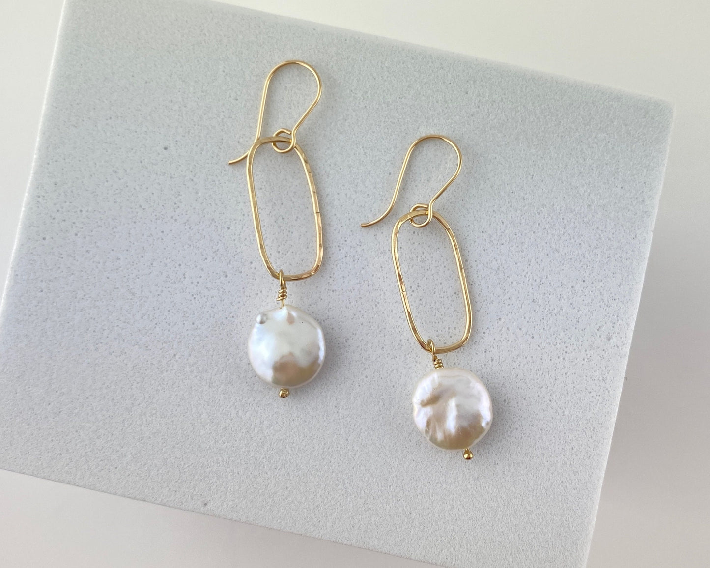 Pearl and gold rectangle earrings, hammered drops, bridal jewelry